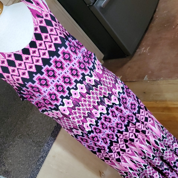 DN Design Dress - Picture 3 of 6